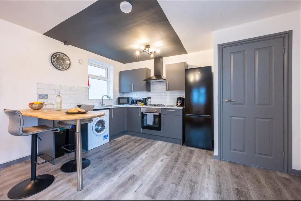 Stunning One Bedroom Apartments Near Shops & Central Cardiff - Housity