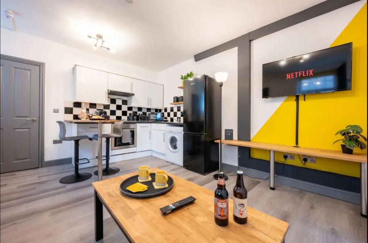 Stunning One Bedroom Apartments Near Shops & Central Cardiff - Housity