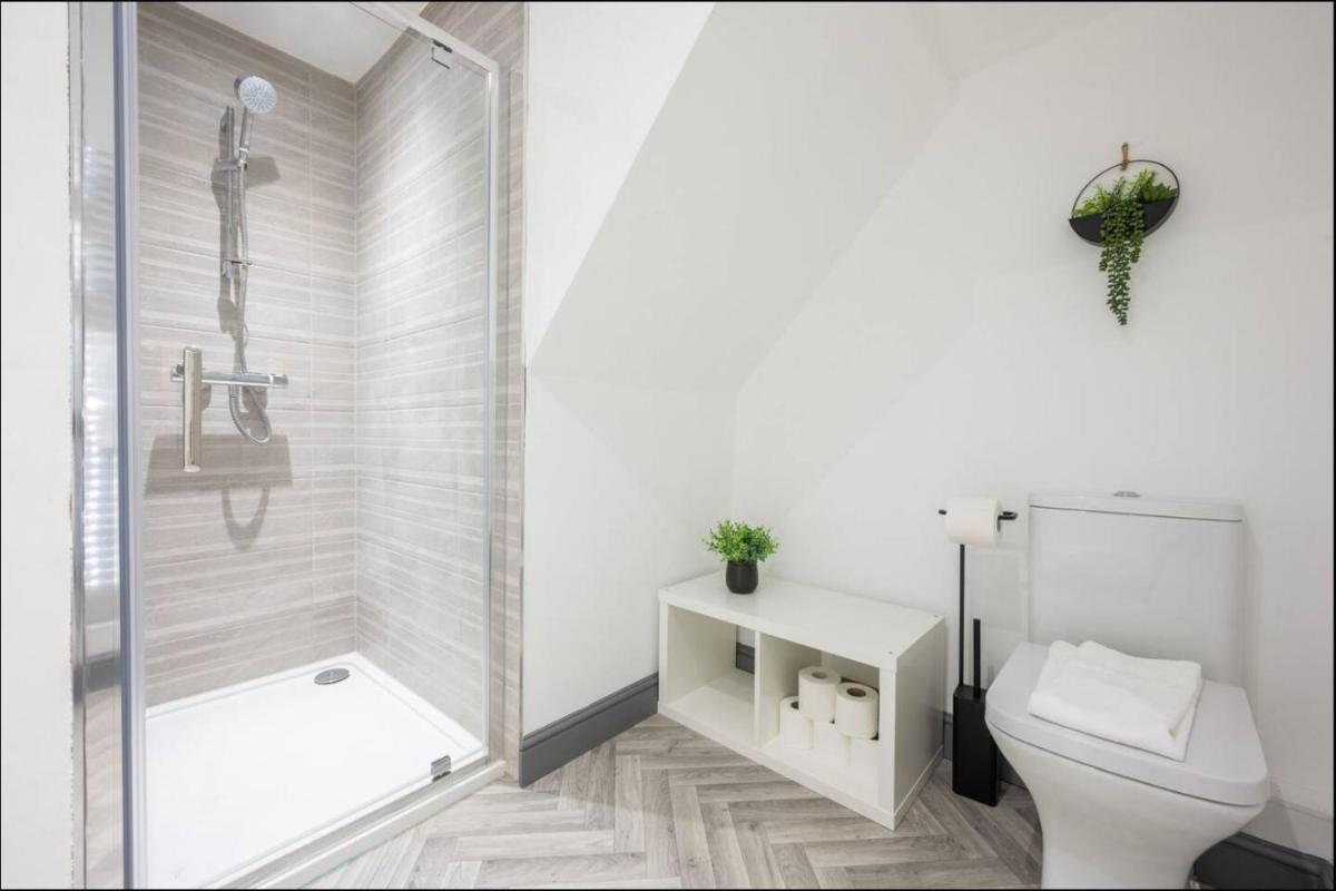 Stunning One Bedroom Apartments Near Shops & Central Cardiff - Housity