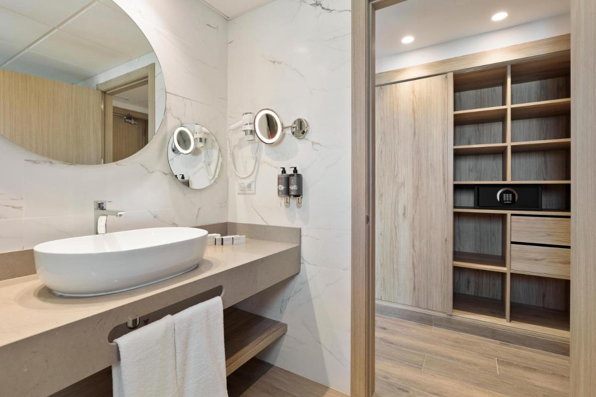 Un baño de Hotel Best Triton