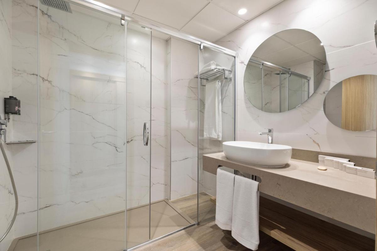 Un baño de Hotel Best Triton