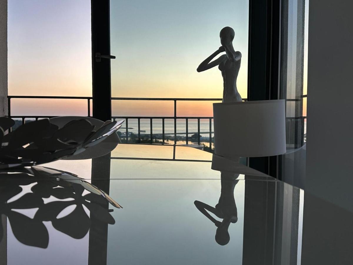 Suitetrails - Donna Alba Seaview Penthouse, casa ta de pe plajă