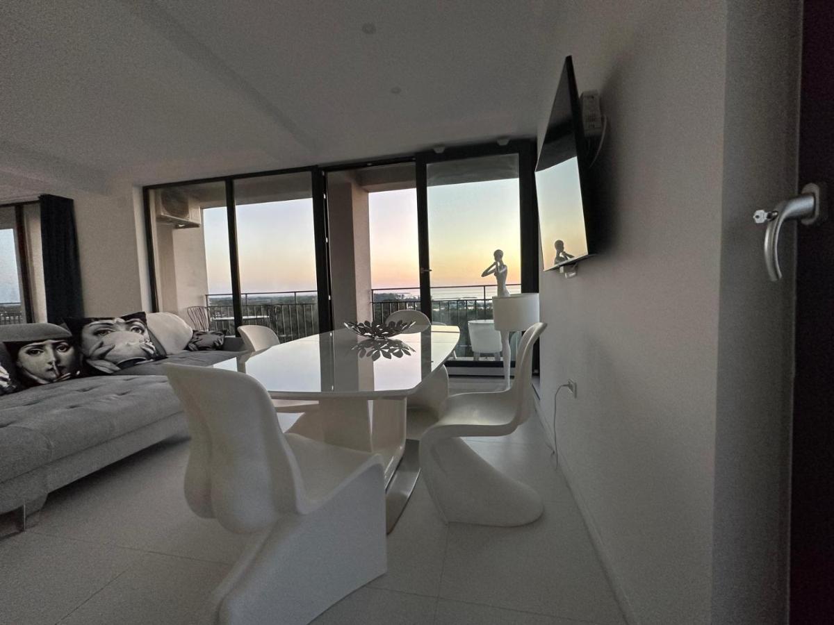 Suitetrails - Donna Alba Seaview Penthouse, casa ta de pe plajă