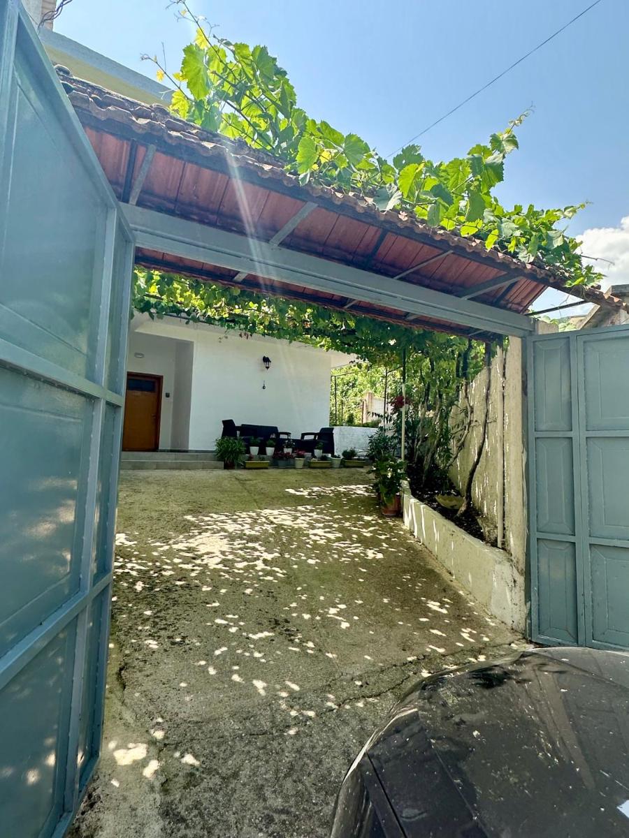 Guesthouse Zisi - Hizvo