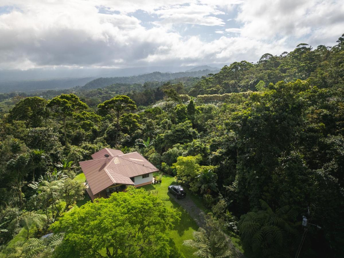 Bromelia House - Housity
