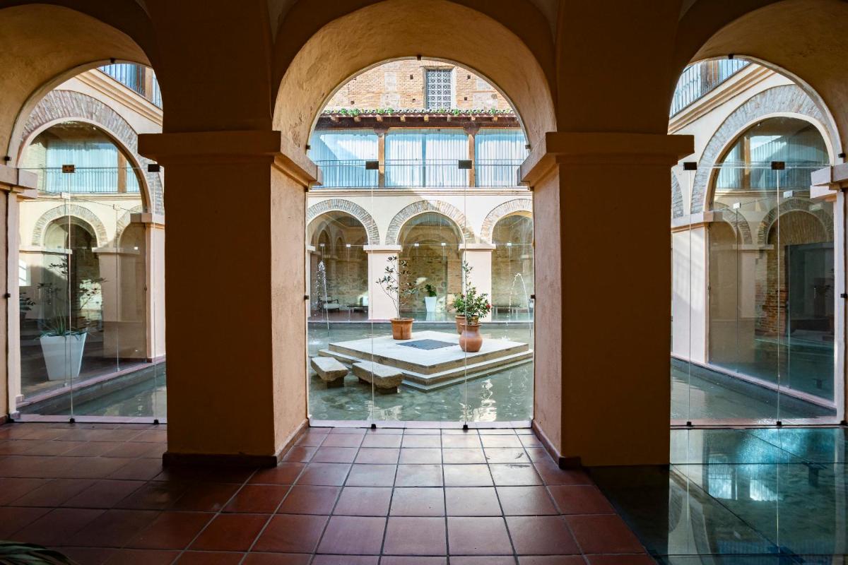 Hotel Valle del Ambroz - Housity