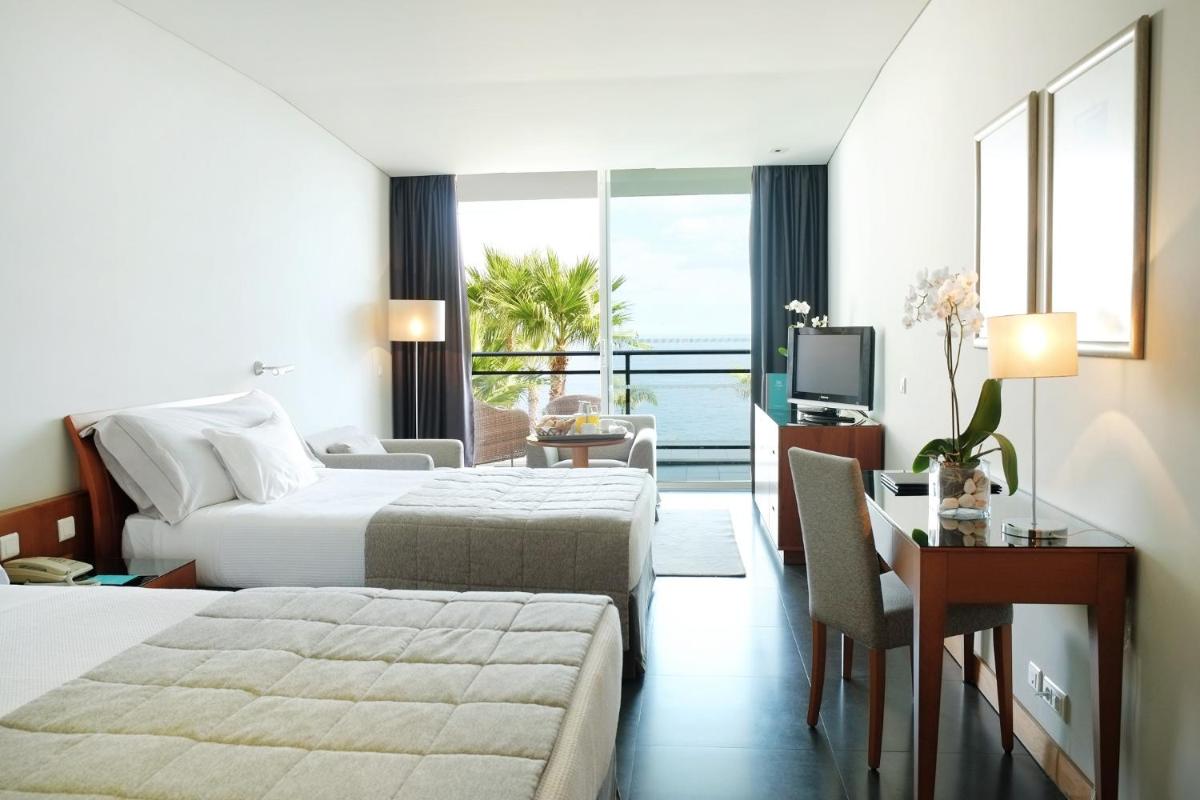 Uma cama ou camas num quarto em VidaMar Resort Hotel Madeira