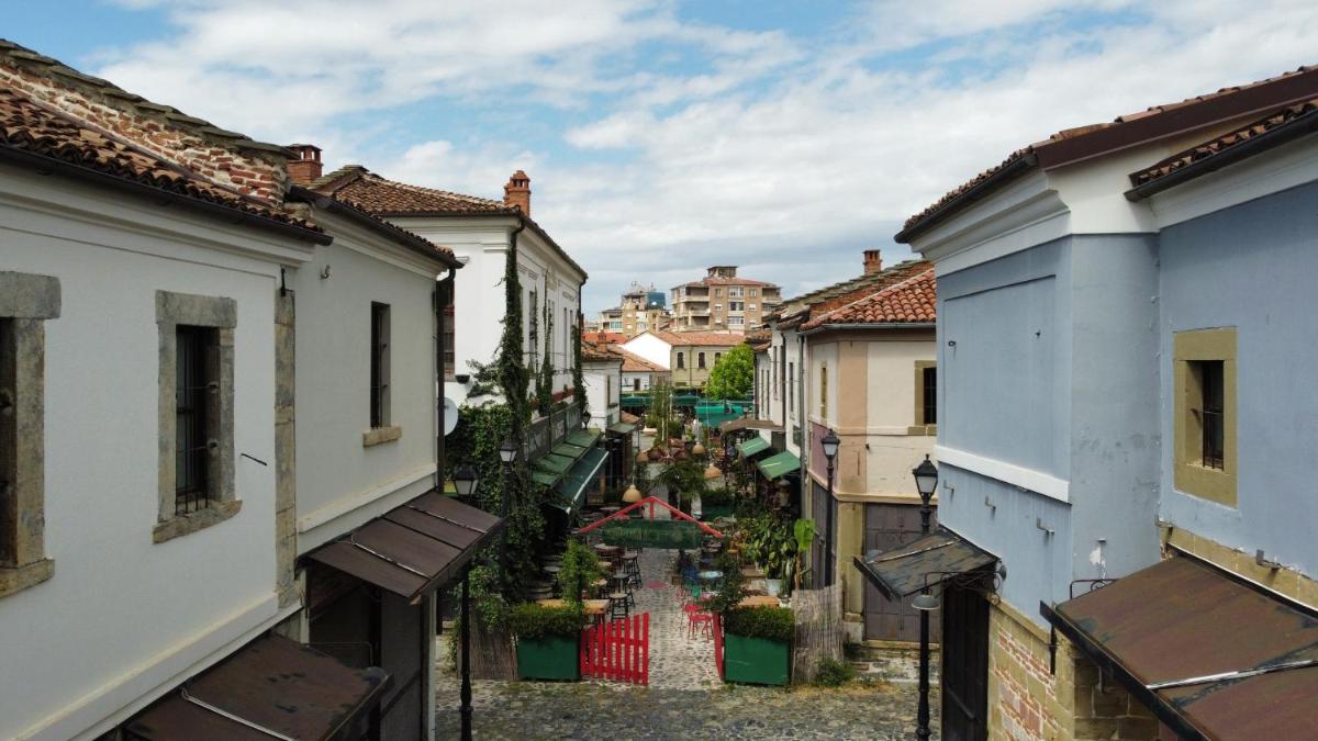 LiveAlbania Korçë Guesthouse - Housity
