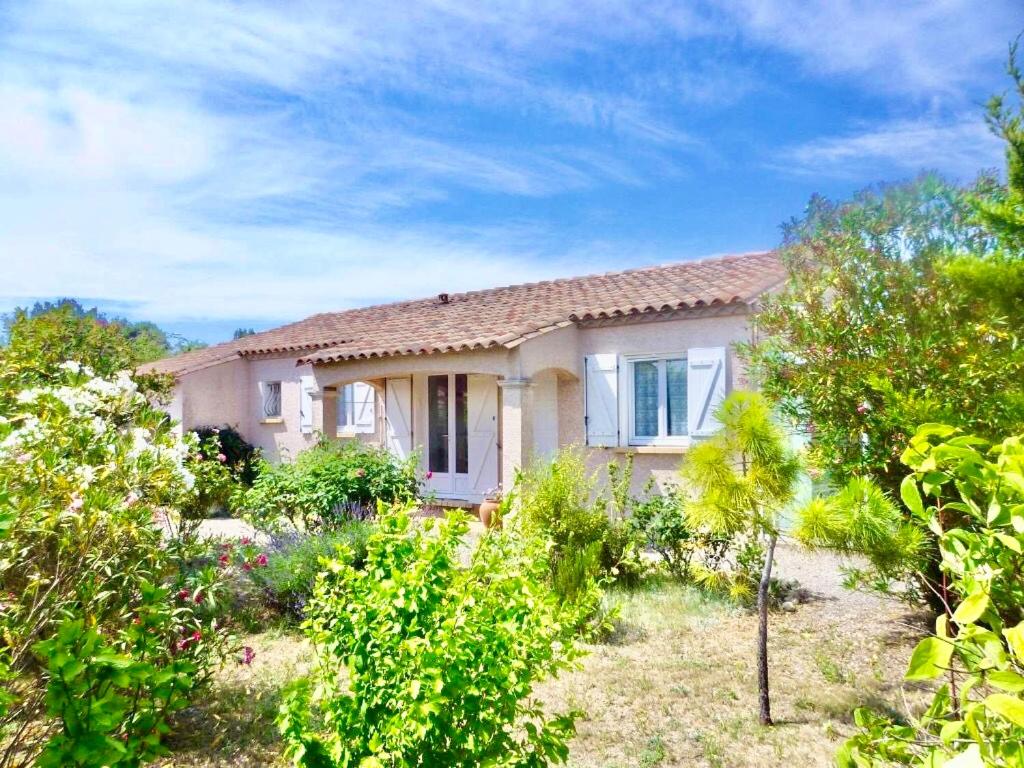 Maison provençale au calme dans son grand jardin - Housity
