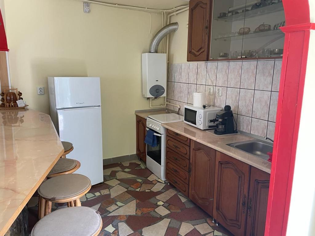 Góbé Vendégház - Housity