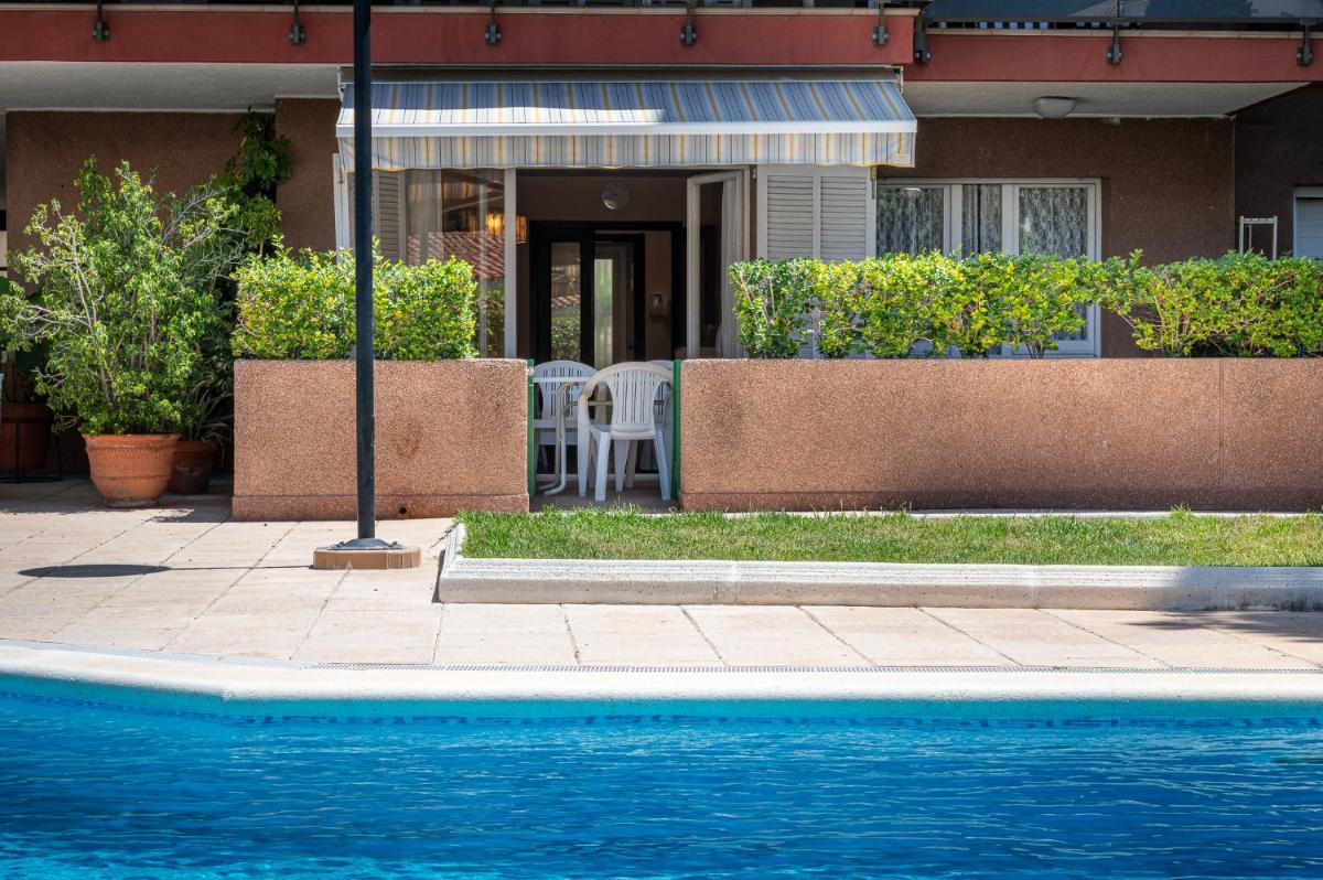 AT253 Planta baja con salida a la piscina, cerca de la playa La Paella - Housity