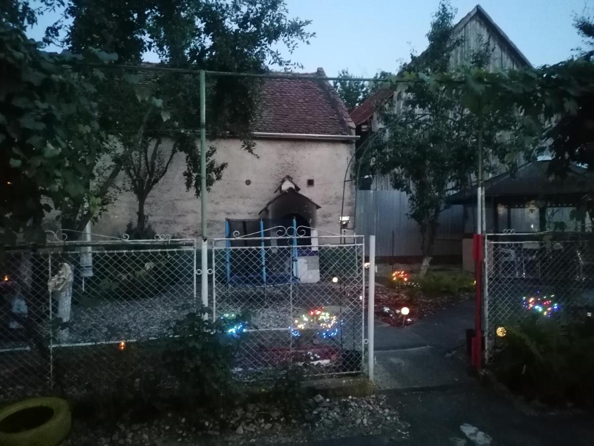 Cazare la tara în Mandra, jud Brasov - Housity