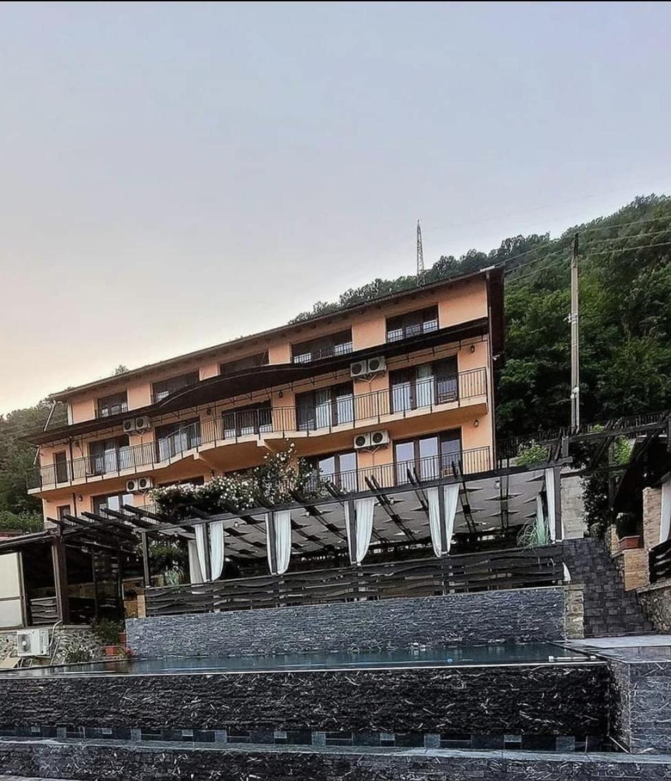 Casa Aless Eselnita Adults Only 14 plus - Housity