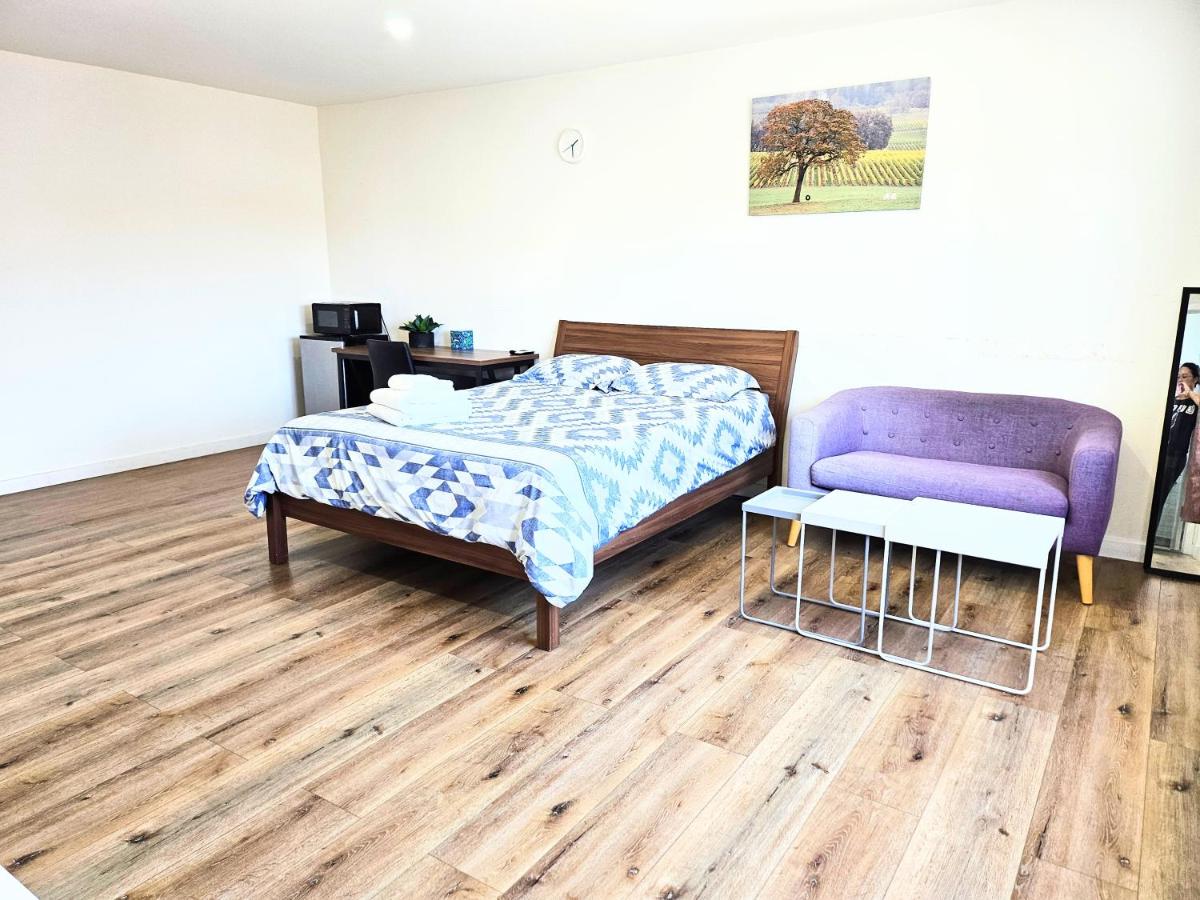 Separate access Guest Suite with In room Bathroom, No Pets, No Smoking - Housity