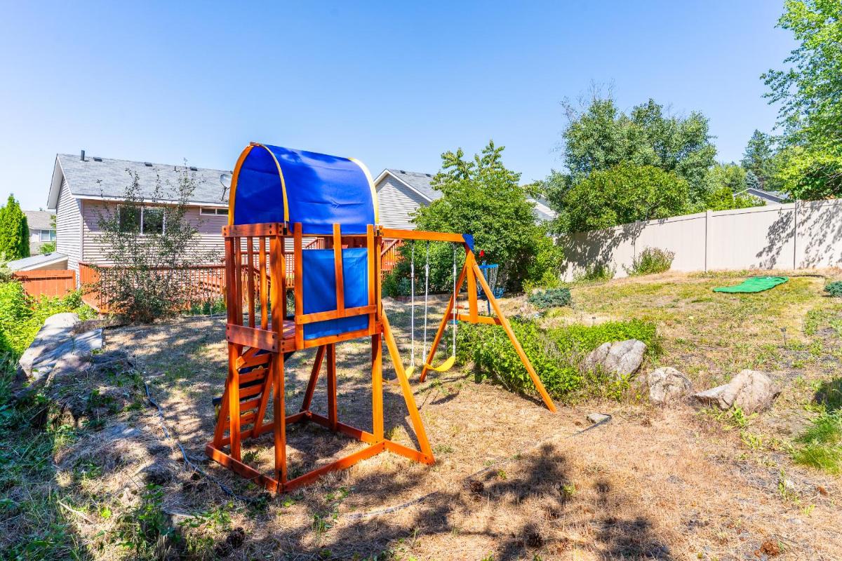 Spacious home, gameroom, 9mi GEG, 5mi downtown, 5mi to hospitals, close to all universities - Housity