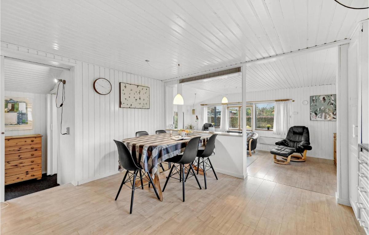 Pet Friendly Home In Tarm With Kitchen - Housity