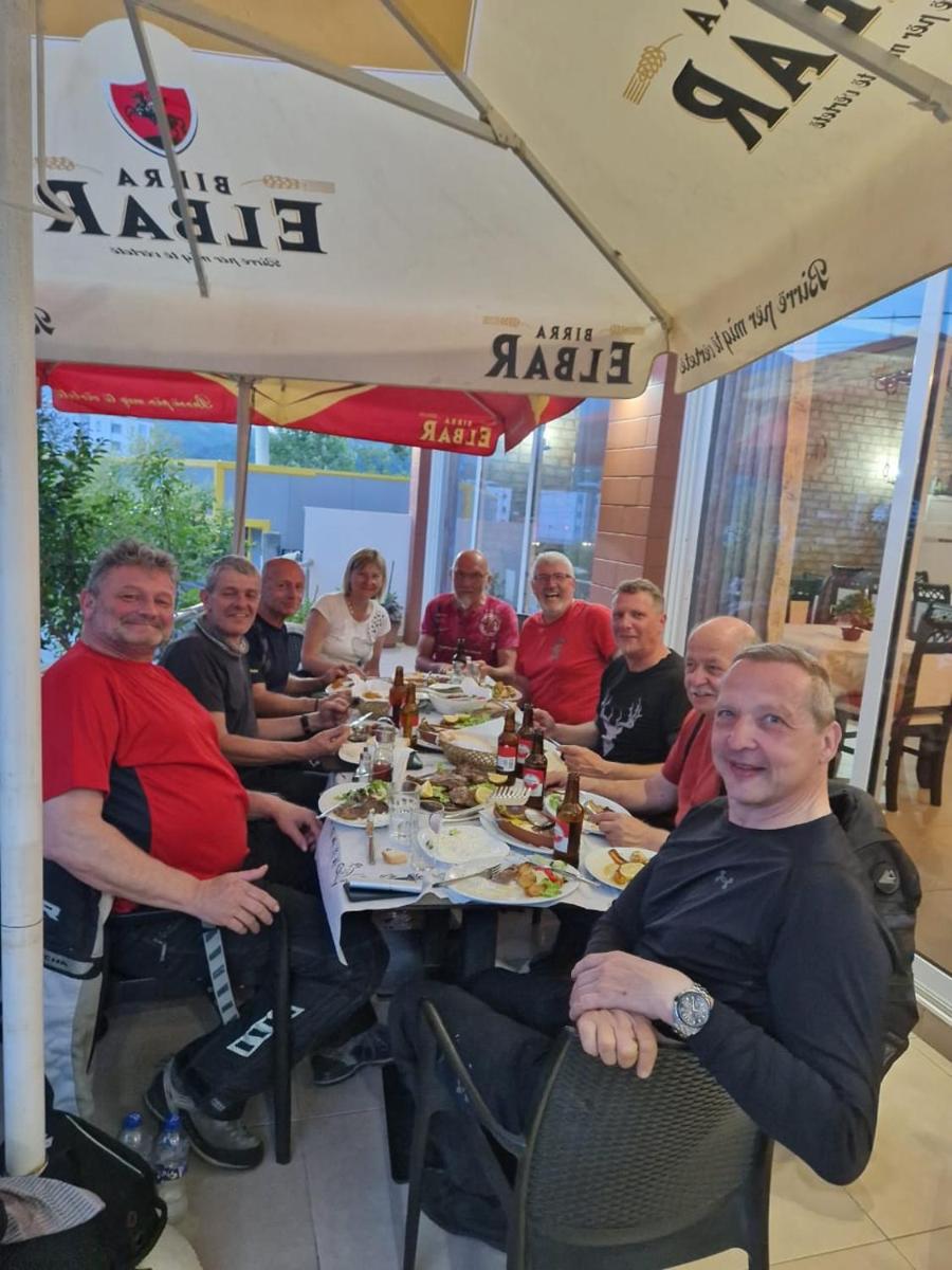 Bar-Restaurant-Hotel-Familja - Housity