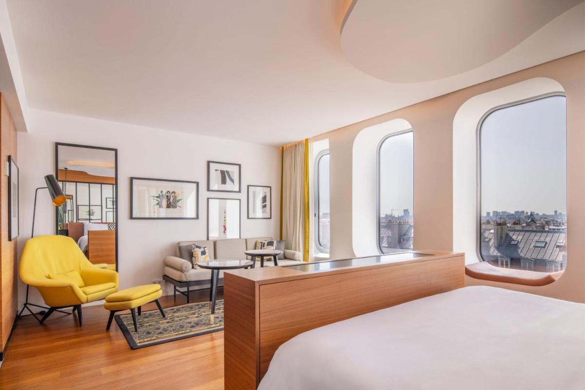 Un ou plusieurs lits dans un hébergement de l'établissement Renaissance Paris Republique Hotel & Spa