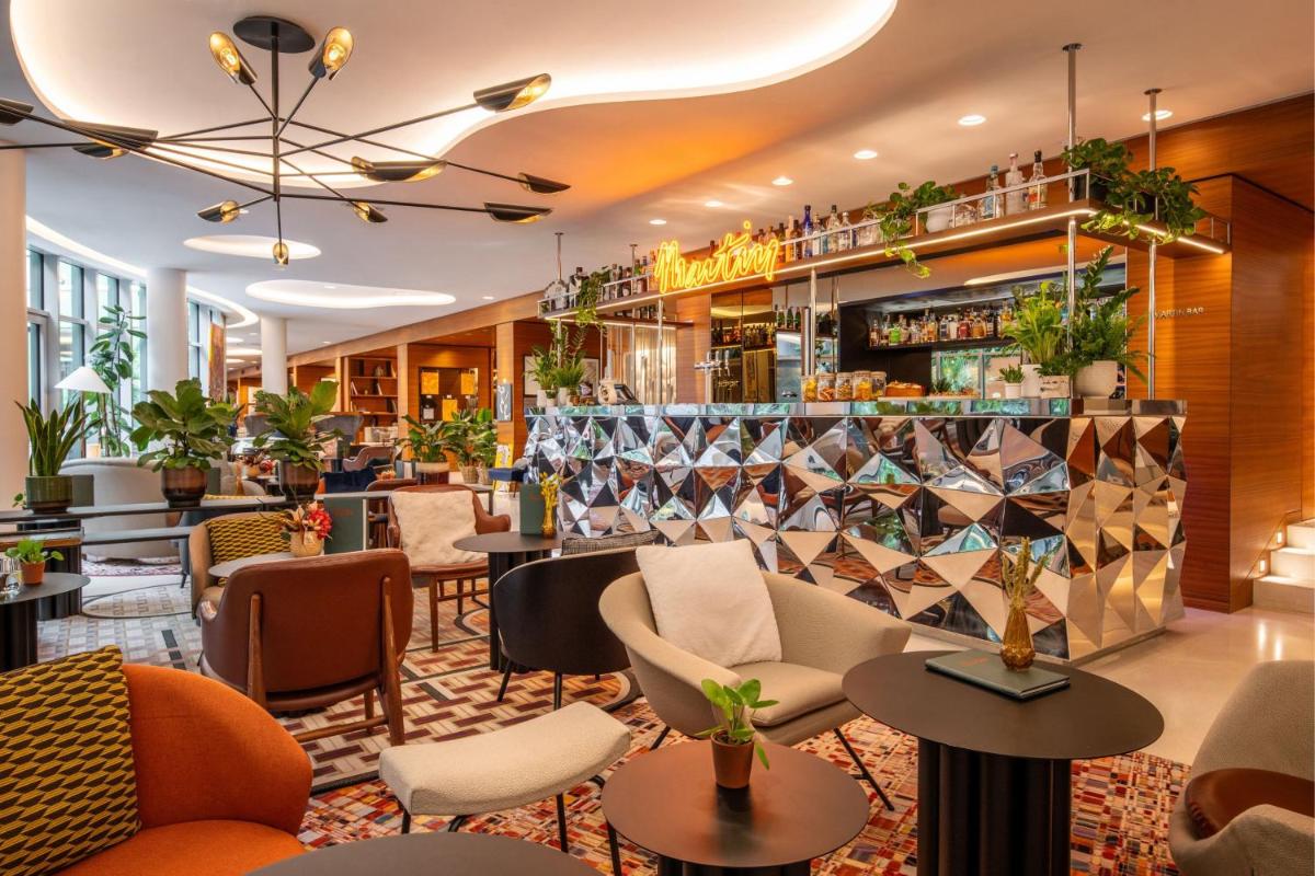 Restaurant ou autre lieu de restauration dans l'établissement Renaissance Paris Republique Hotel & Spa