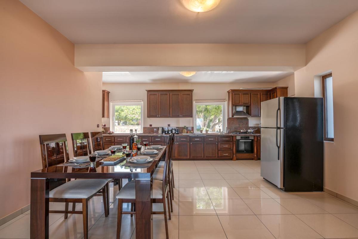 Michael's Villa - Housity