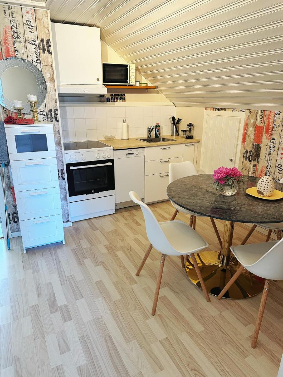 Centralt och havsnära på Stensö - Housity