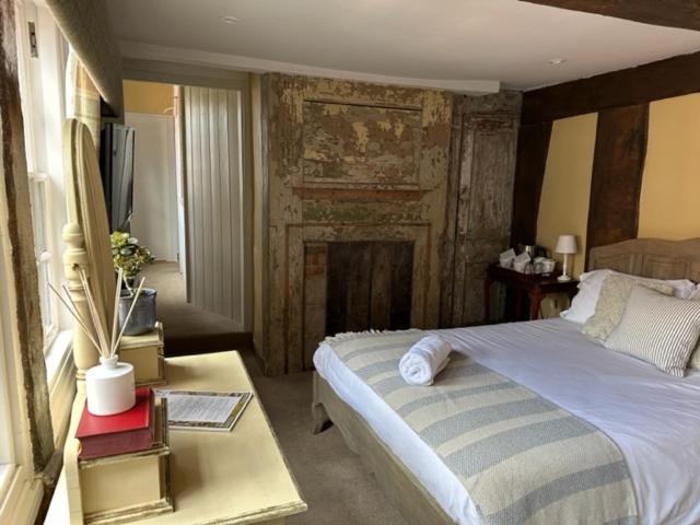 The Black Swan Inn - Housity