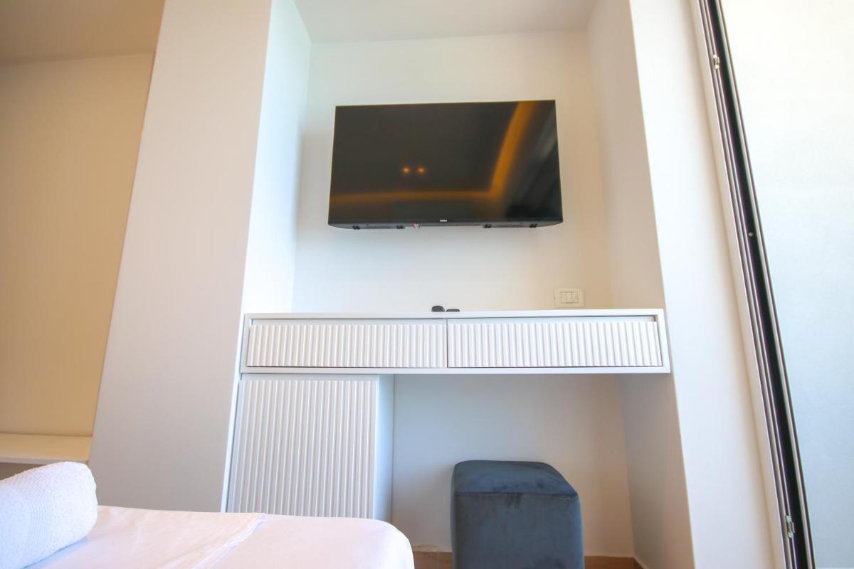 Emily’s Hotel - Housity