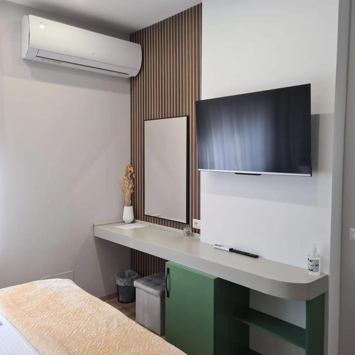 Vila Ajet - Housity
