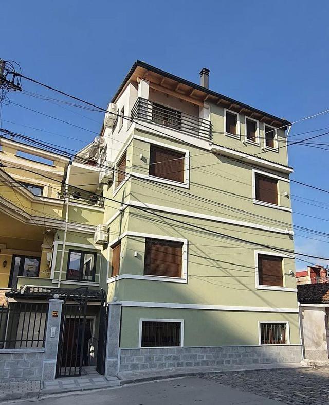 Vila Ajet - Housity
