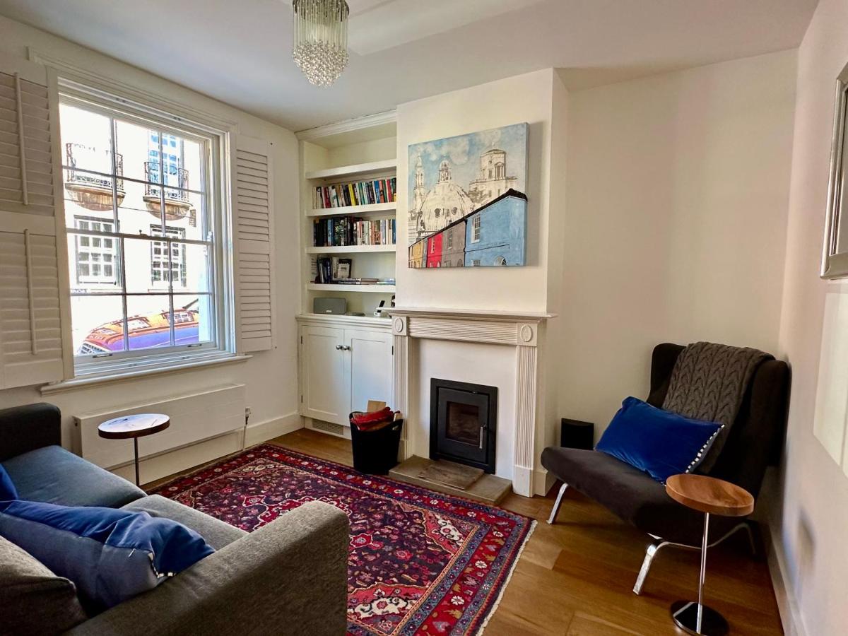 Elegant Jericho Town House with parking - Housity