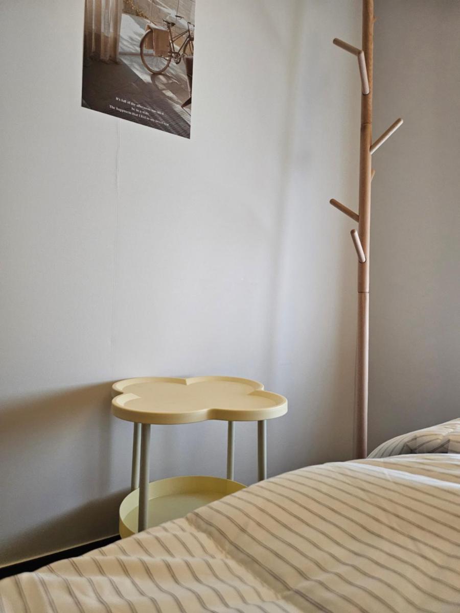 Travel Light Hostel - Housity