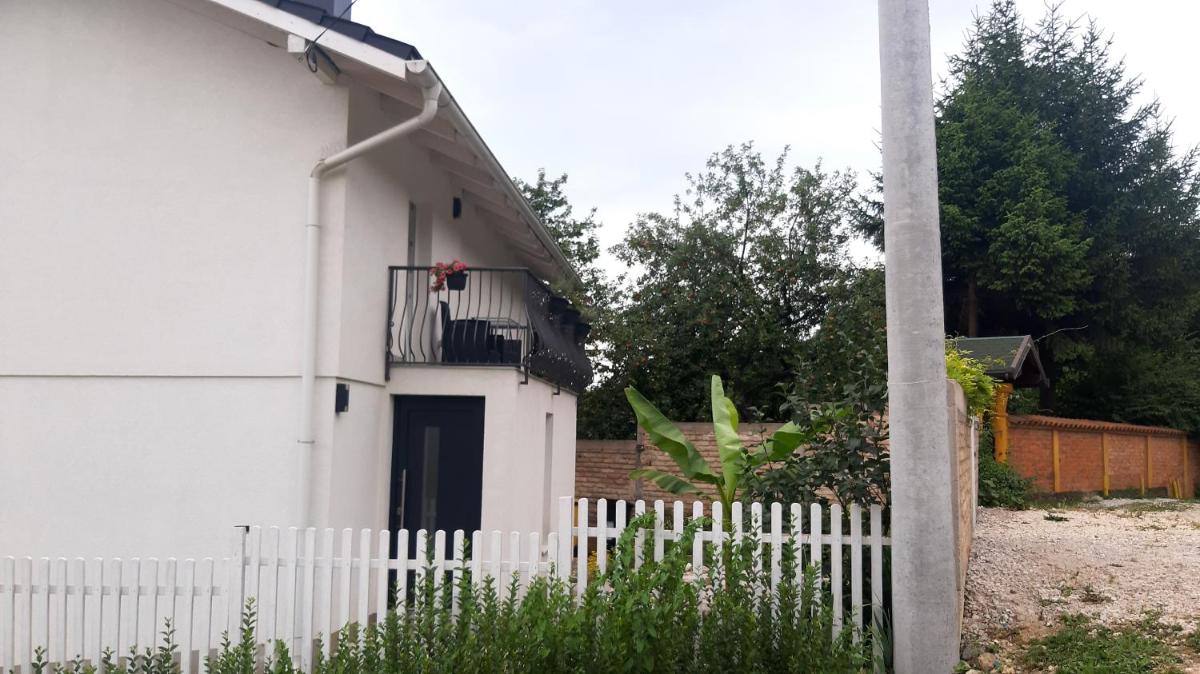 Ravne Rest House - Housity