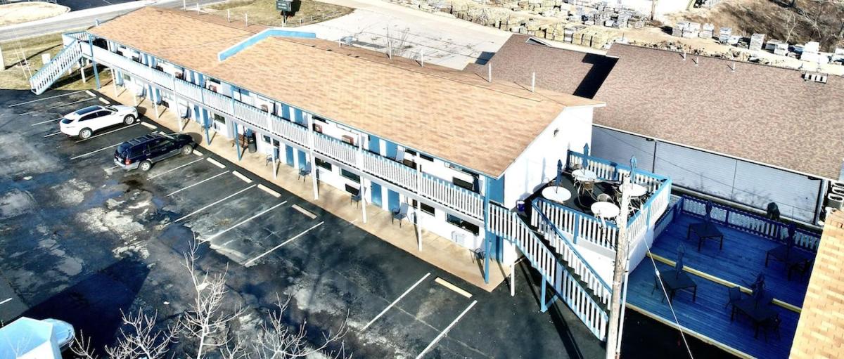 Ozark Inn and Suites - Housity