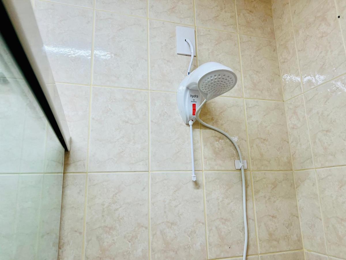 Casa Vintage 5 Quartos, Gramado frente e fundos , Roupas de cama completo , 4 Garagens, 9 camas - Housity