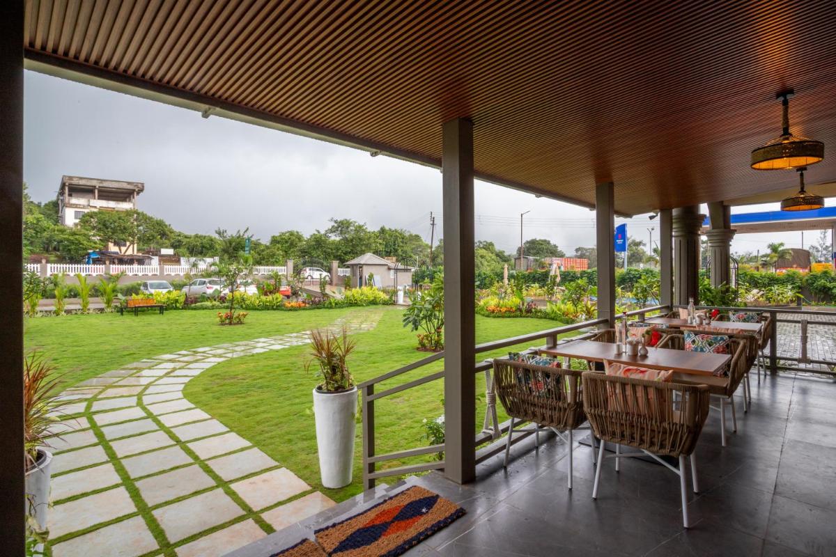 Stone Wood Hotel Amboli - Housity