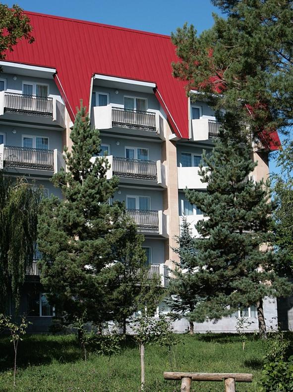 Tsaghkadzor General Sport Complex - Housity