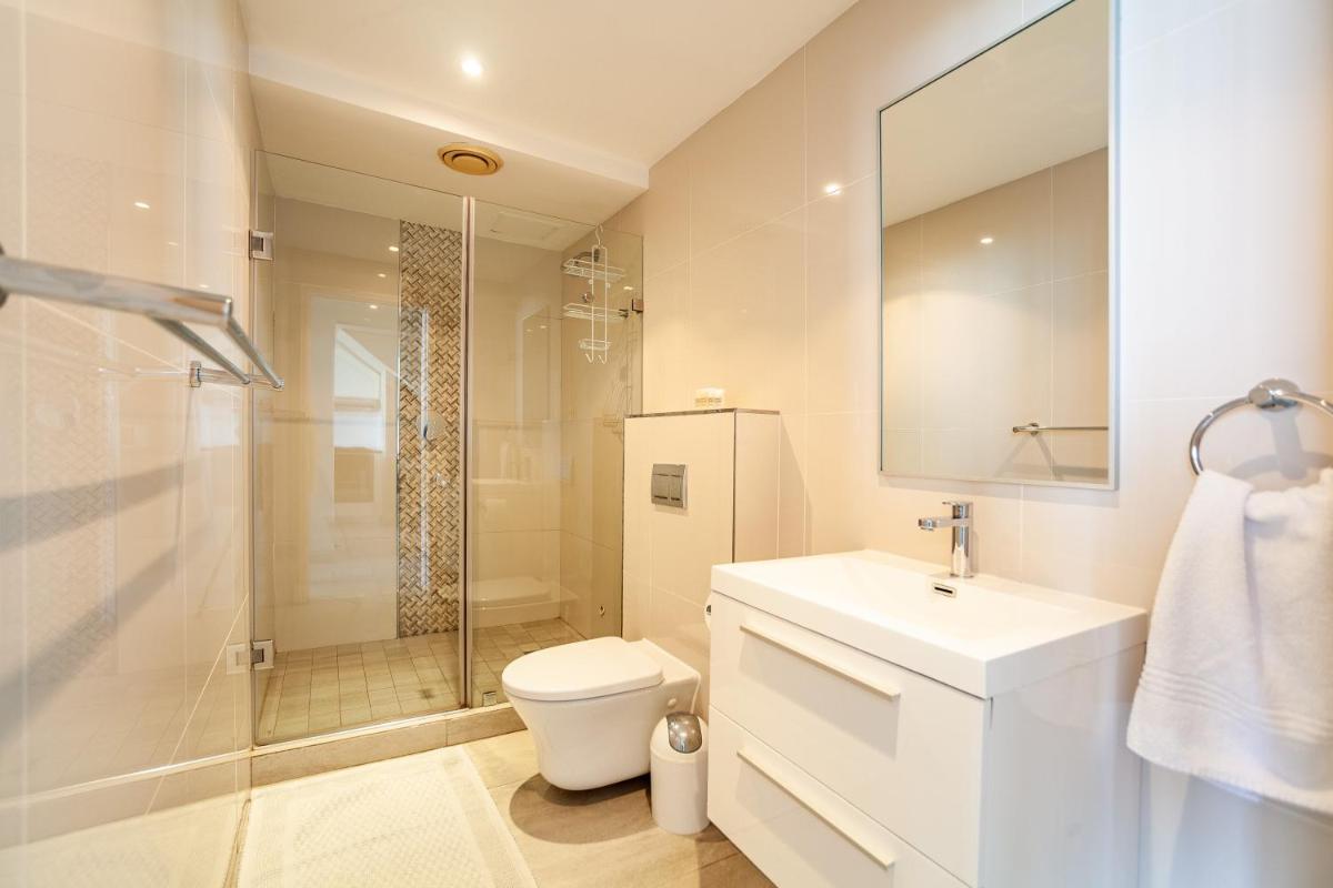 Luxury Private Beachfront 2 bedroom Dolphin Apartment, Blouberg, Cape Town - Housity