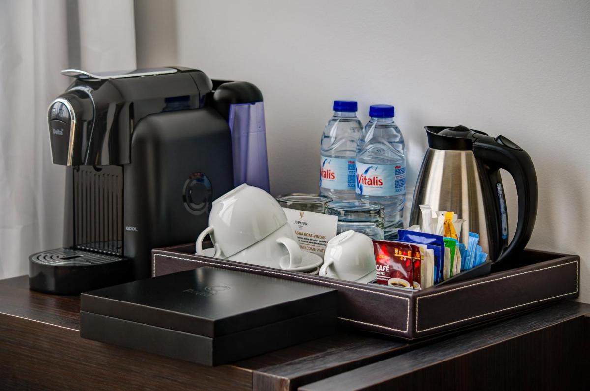 Comodidades para chá e café em Jupiter Lisboa Hotel - Rooftop & Spa