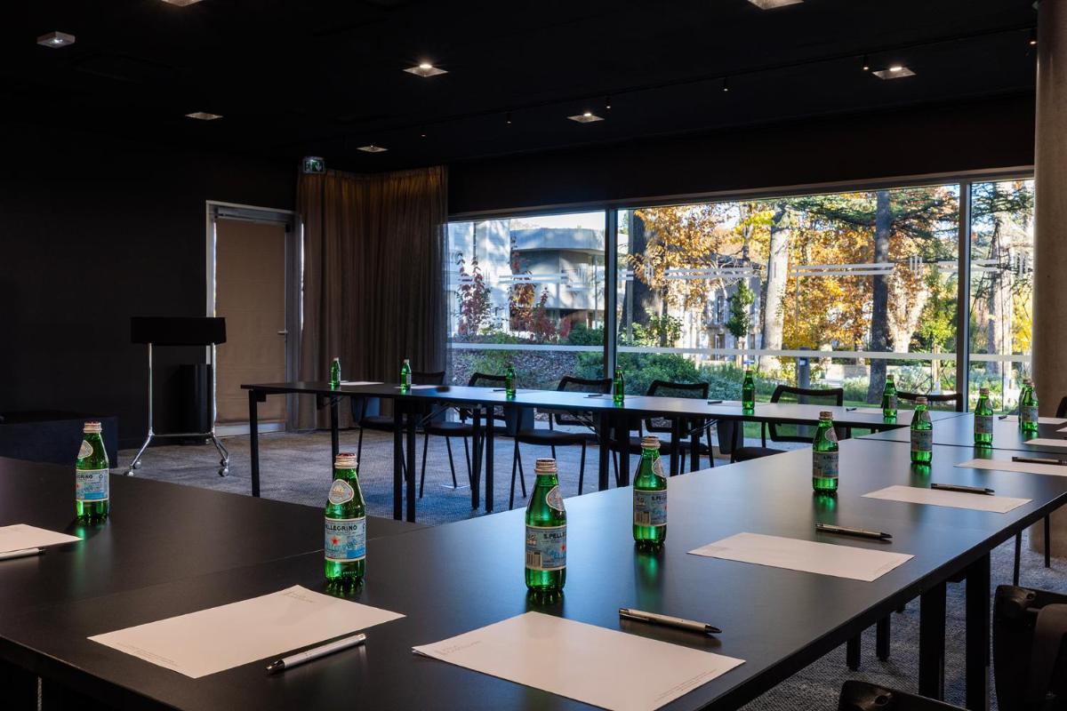 Espace de conférence ou salle de réunion dans l'établissement Hôtel Spa Restaurant Villa Castellane