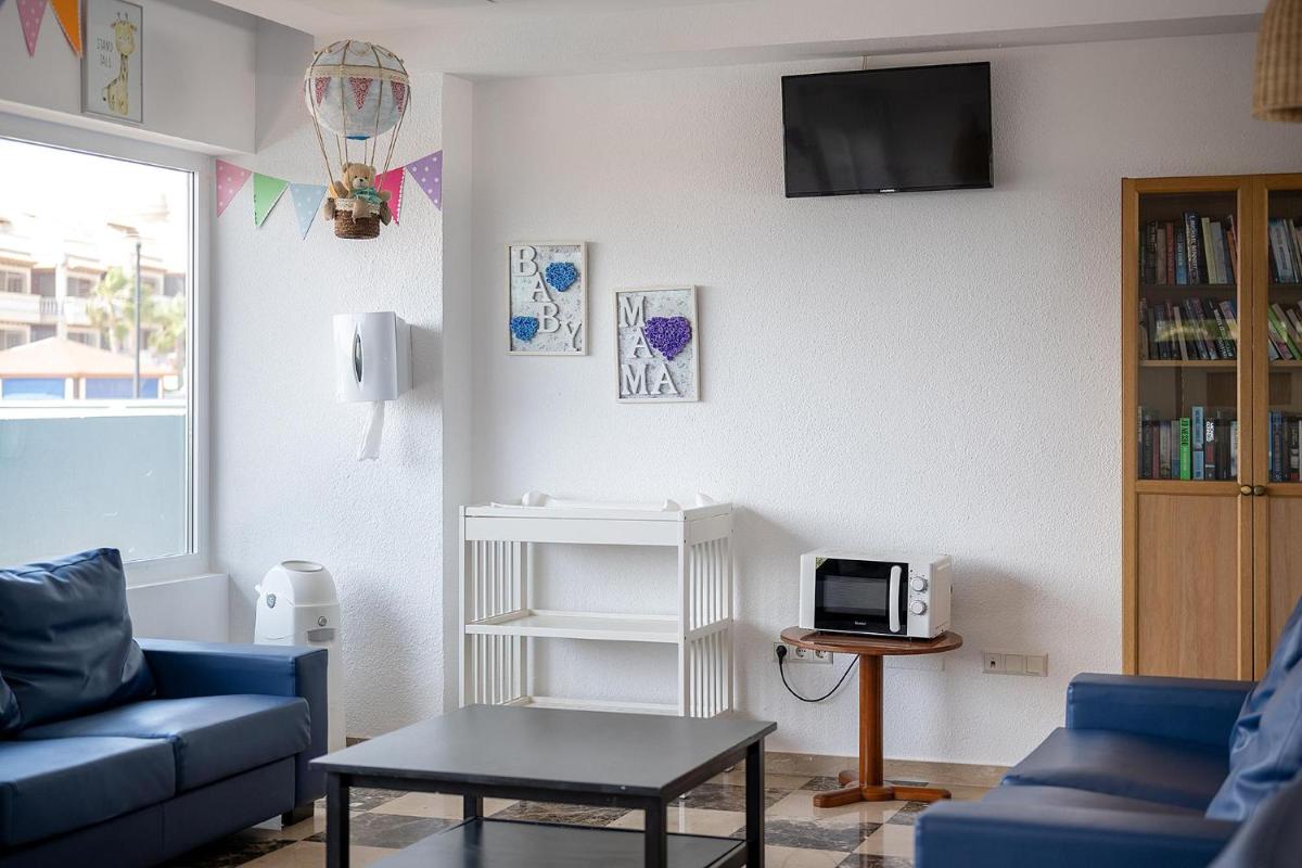 Una televisión o centro de entretenimiento en Hotel Playas de Guardamar