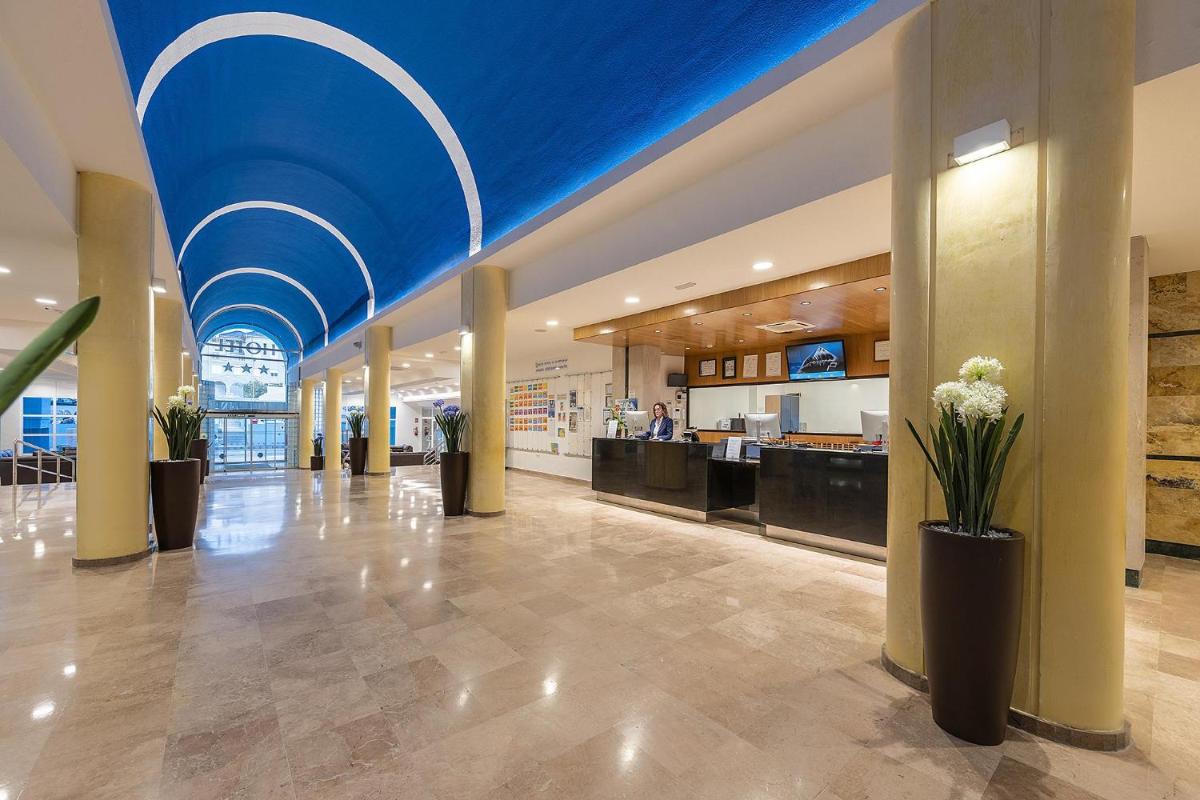 El vestíbulo o zona de recepción de Hotel Playas de Guardamar