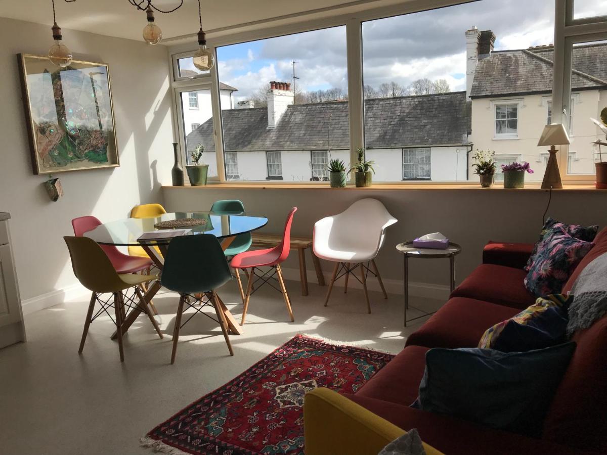 Swanky & Spacious Luxury 3 Bed - Housity