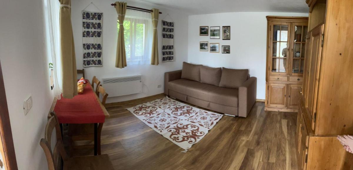 La numărul 100, Nămăești - Housity