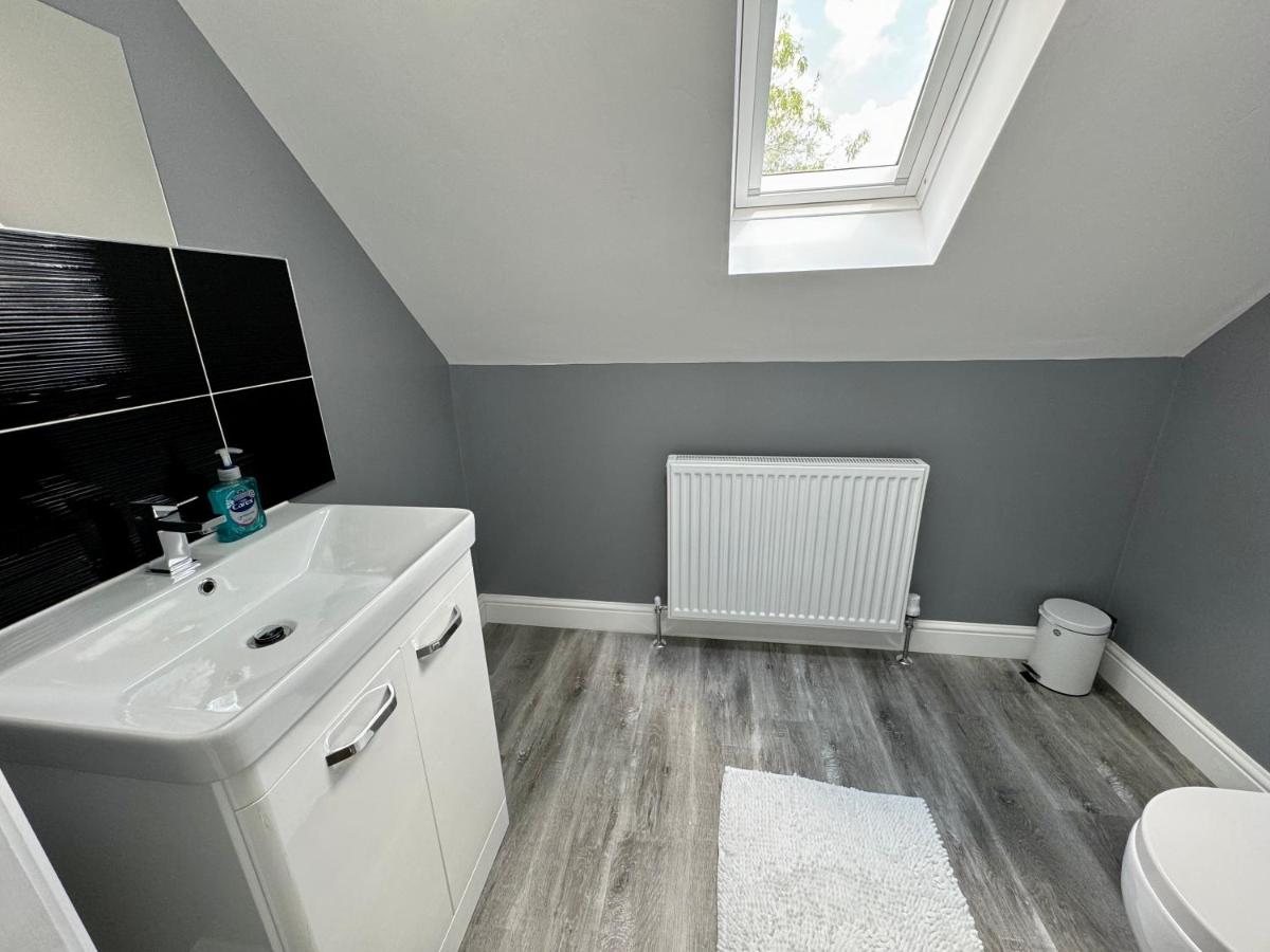 5-Bedroom Cottage, New Waltham, Grimsby - Housity