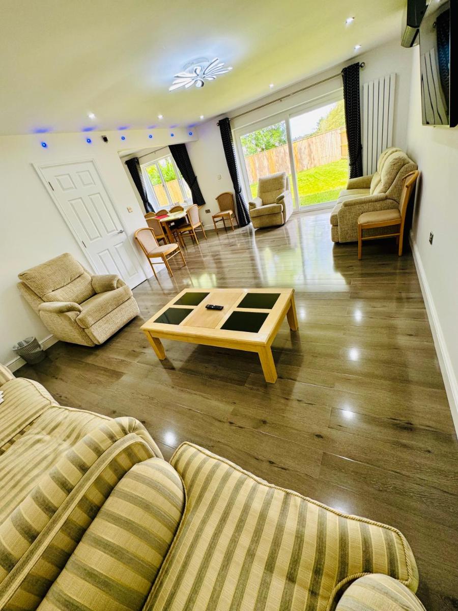 5-Bedroom Cottage, New Waltham, Grimsby - Housity