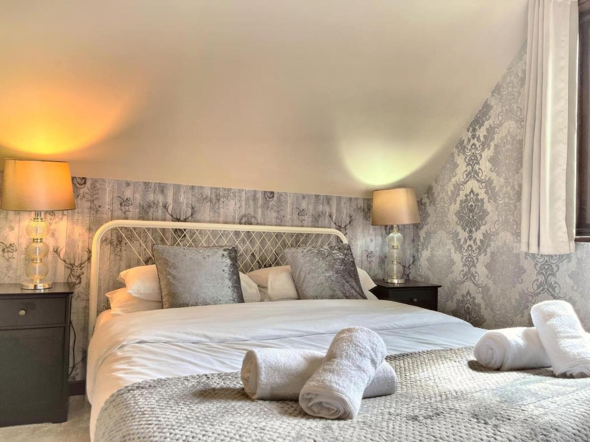 Primrose 15-Kaowood-Hot Tub-Pet friendly-Tenby - Housity