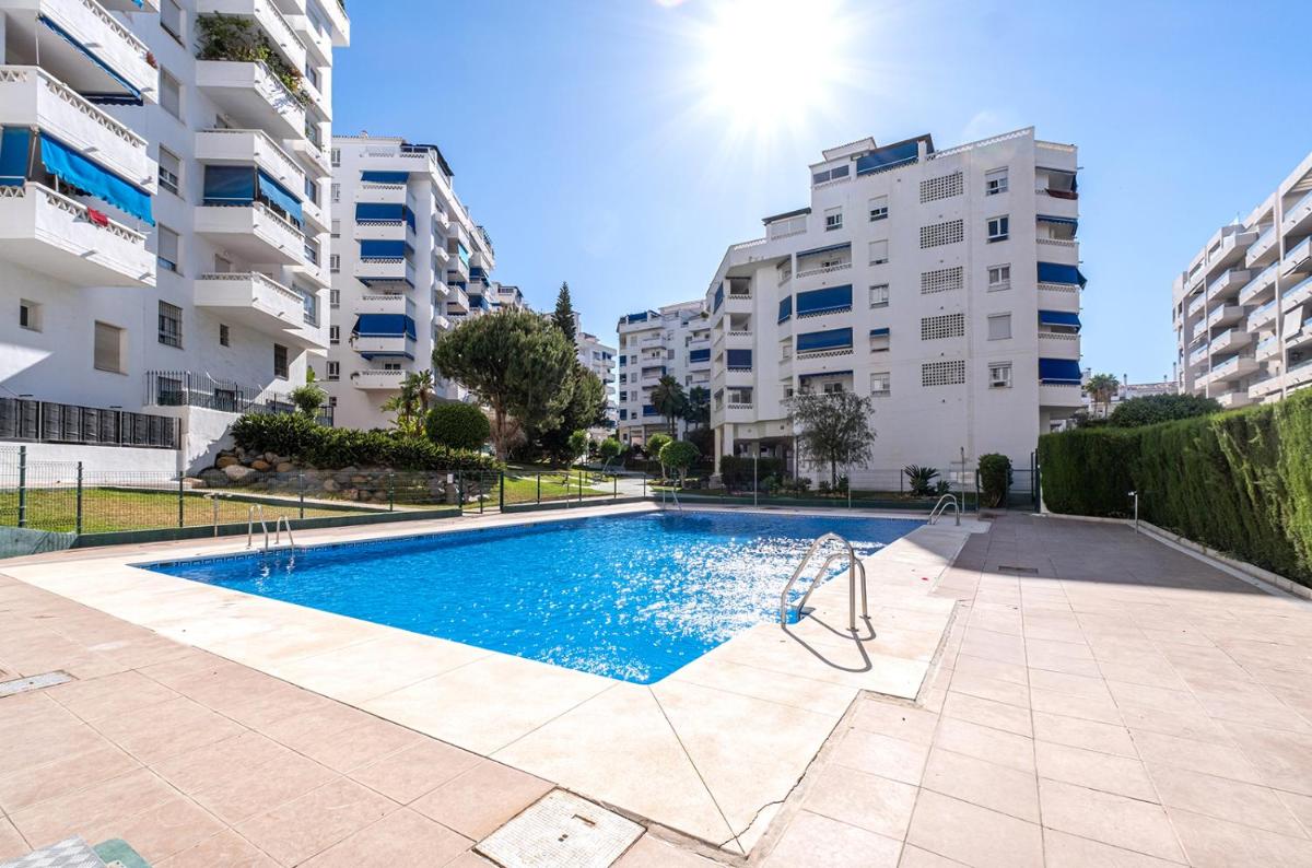 Suitetrails - Marbella Family friendly Aircon throughout Pool Wifi Underground parking