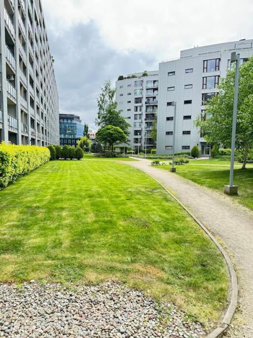 Wygodna kawalerka Grójecka 194 - Housity