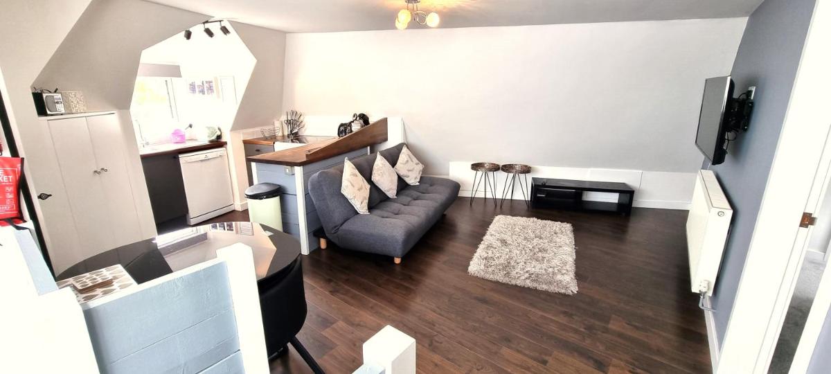 Beautiful Detached 1 bedroom Apartment - Housity