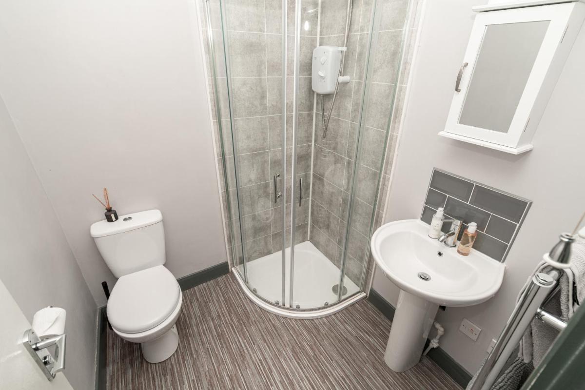 Beautiful 2 Bedroom Apartment in Fleetwood - Housity